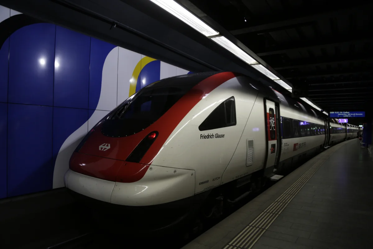 SBB train waiting at the underground Zürich Flughafen platform, the boarding point for trains to Luzern
