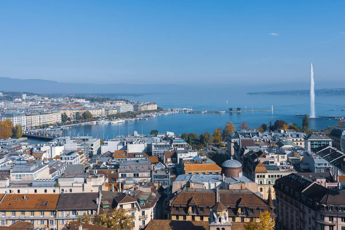 Wide panoramic view of Geneva, Lake Geneva and the Jet d’Eau