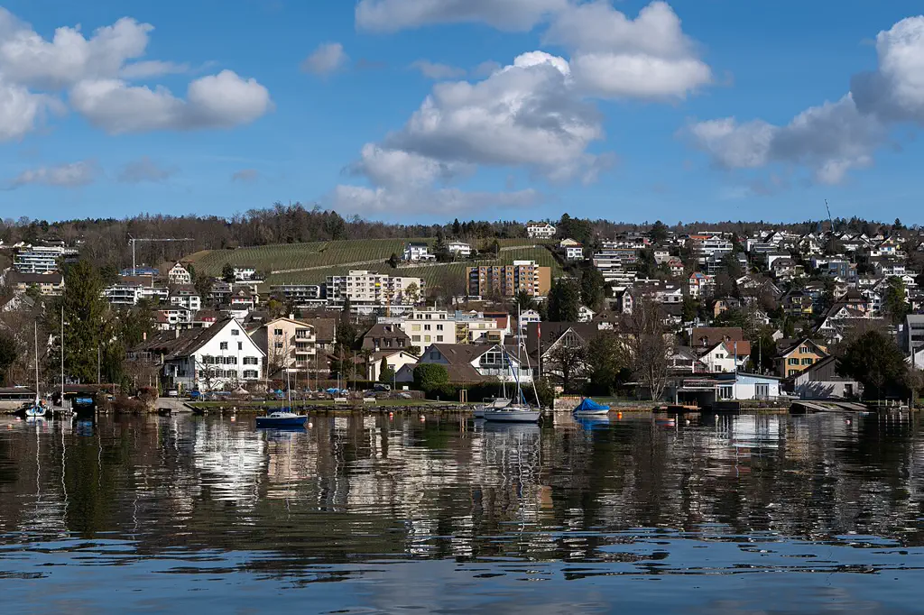 Erlenbach shoreline seen from Lake Zurich on the Short Cruise route