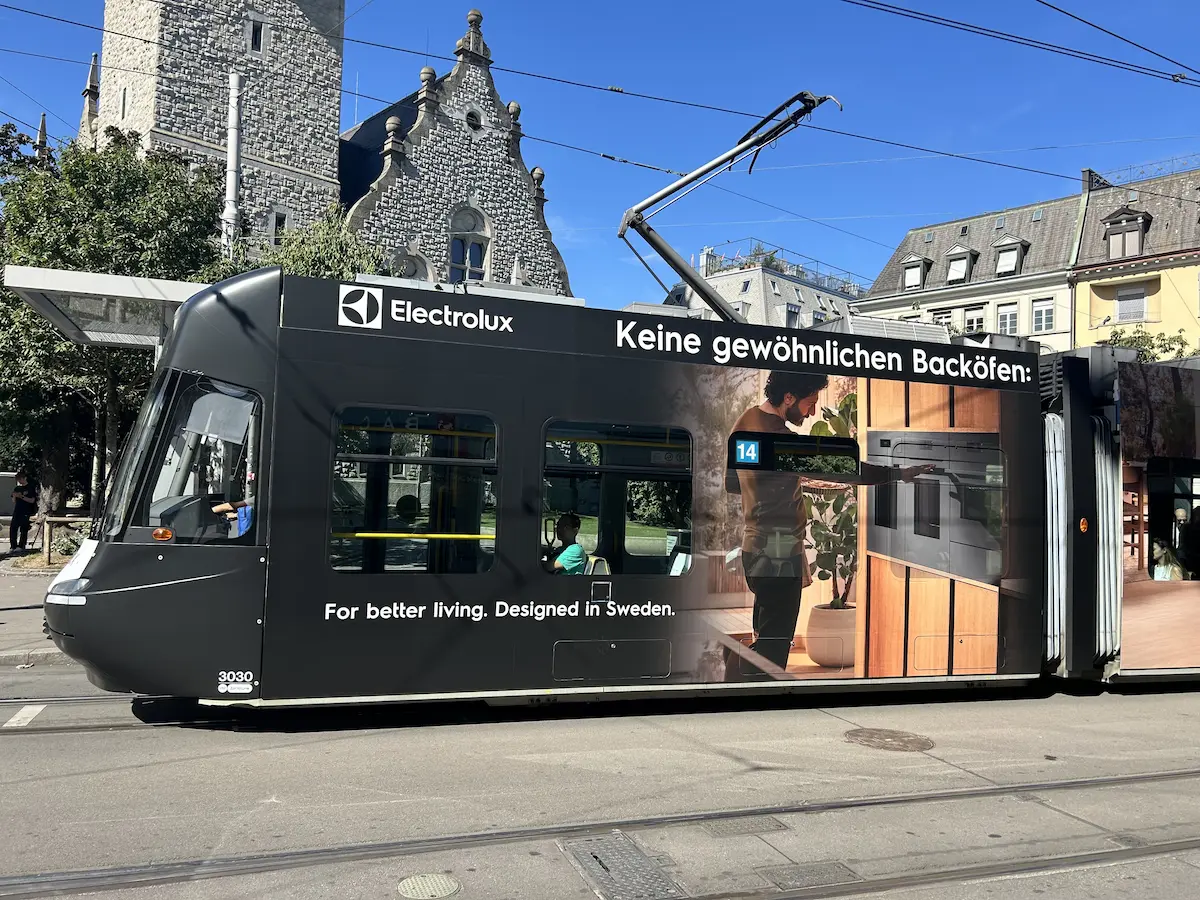 Tram 14 at Stauffacher on an alternative route toward Zürich Selnau